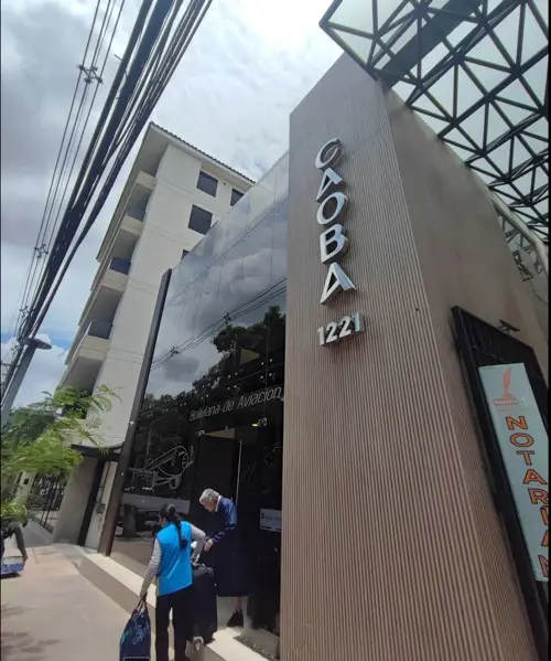 Vista de la calle del edificio CAOBA